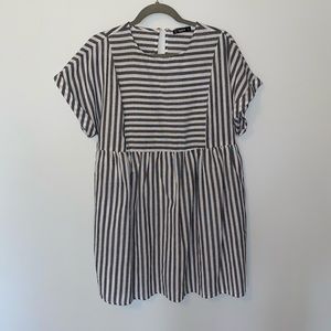 White and gray striped babydoll dress🌟